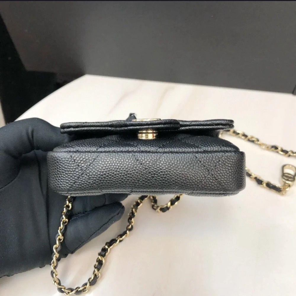 エレガントな一日を！【CHANEL】　クラシックチェーンクラッチ